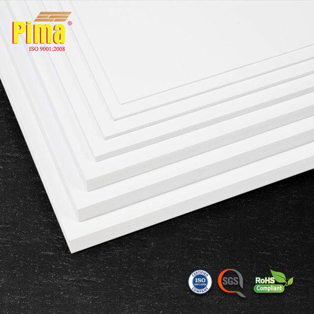 NÊN SỬ DỤNG TẤM NHỰA PVC HAY GỖ TỰ NHIÊN ĐỂ LÀM TỦ BẾP?